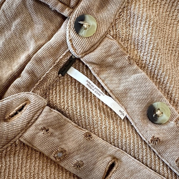 Free People Tan High-Collar Button-Up Top in Excellent Condition - Picture 5 of 5